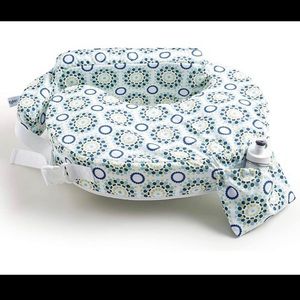 Travel nursing pillow